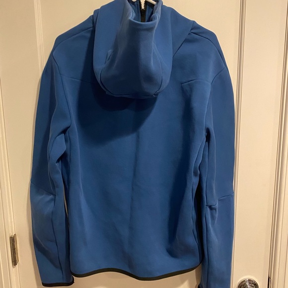 Men’s size medium barely used Nike Tech Jacket - Picture 2 of 2